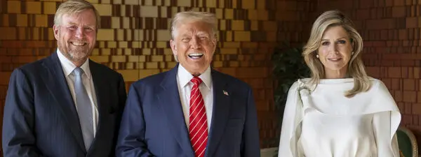 Voorafgaand aan de NAVO-top in Nederland werd een charme-offensief ingezet om president Donald Trump te ontvangen, met koning Willem-Alexander en koningin Máxima in de hoofdrol. Trump, die een voorliefde heeft voor monarchieën, werd met alle egards ontvangen.