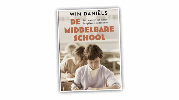 'De middelbare school' van Wim Daniëls is een herkenbare reis door het scholierenleven, van brugklas tot eindexamen. Dit boek belicht alle grote en kleine momenten die de schooltijd vormden.
