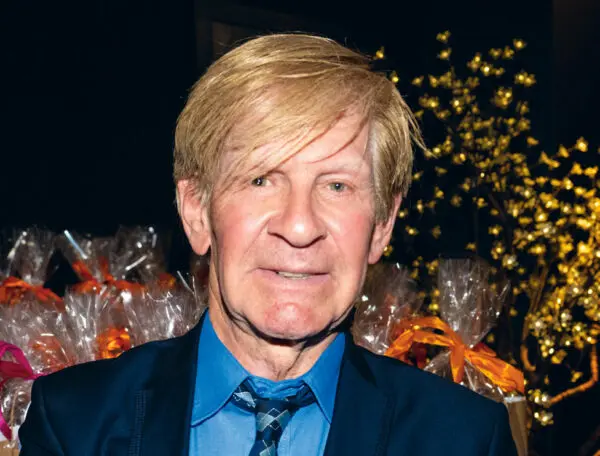Modeontwerper Addy van den Krommenacker (75) blikt in Langs de lijn en omstreken (NPO Radio 1) vooruit op een documentaire over zijn indrukwekkende leven en carrière.