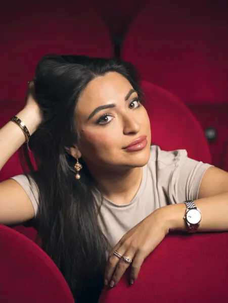 Documentaire over schrijfster Lale Gül, die leeft onder constante bewaking na bedreigingen vanwege haar kritiek op haar streng-islamitische opvoeding.