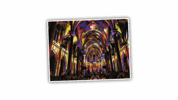 De betoverende lichtshow ‘Luminiscence’ komt naar de Oude Kerk in Delft! Beleef 1000 jaar geschiedenis met 360° projecties en livemuziek.