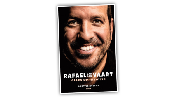 Van woonwagen tot tv-analist: oud-voetballer Rafael van der Vaart geeft een kijkje in zijn leven in het nieuwe boek 'Alles op intuïtie', geschreven door Bart Vlietstra.