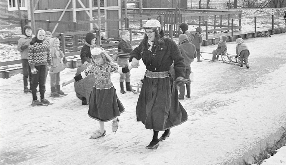 Schaatsen vroeger Marken