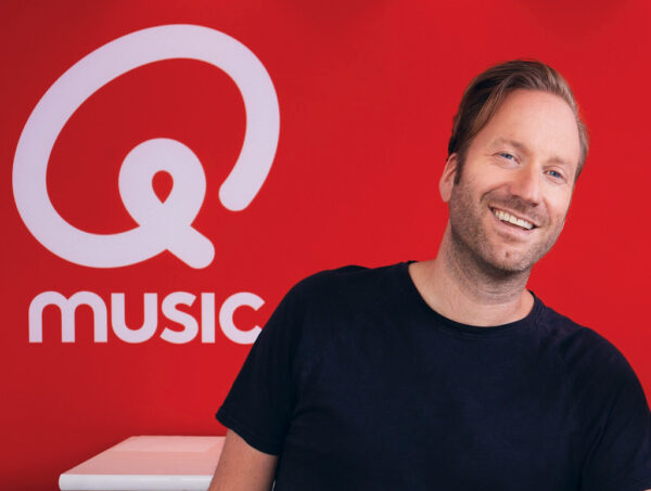 Menno Barreveld, een stabiele factor bij Qmusic sinds 2005, heeft zijn contract verlengd!