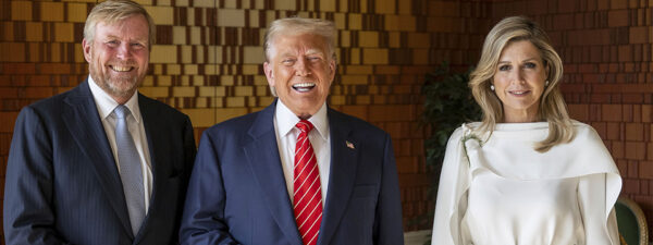 Voorafgaand aan de NAVO-top in Nederland werd een charme-offensief ingezet om president Donald Trump te ontvangen, met koning Willem-Alexander en koningin Máxima in de hoofdrol. Trump, die een voorliefde heeft voor monarchieën, werd met alle egards ontvangen.