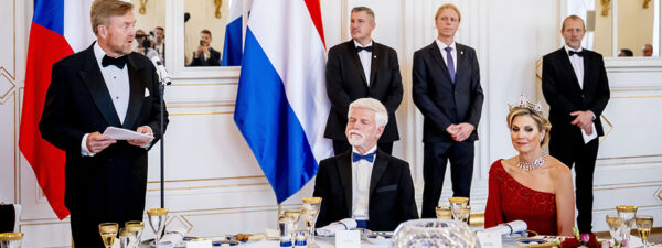oning Willem-Alexander toont een opmerkelijke transformatie, van een minder krachtige vorst naar een assertieve leider. Ontdek hoe zijn gedrag, taal en focus op staatsbezoeken zijn veranderd in reactie op de huidige geopolitieke situatie.