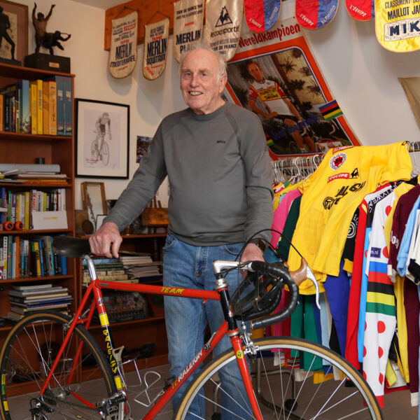 Joop Zoetemelk met zijn fiets