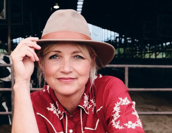 Yvon Jaspers reist in 'Onze boerderij internationaal' naar de VS, Zweden en Tanzania op zoek naar boeren die werken aan de toekomst.