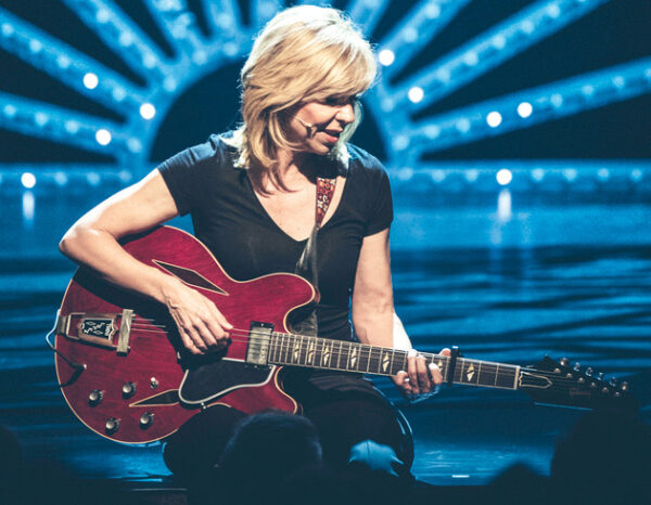 Claudia de Breij is HELEMAAL TERUG! Bekijk haar bejubelde voorstelling 'Wat als', waarin ze stilstaat bij hedendaagse ergernissen en haar eigen herstel.