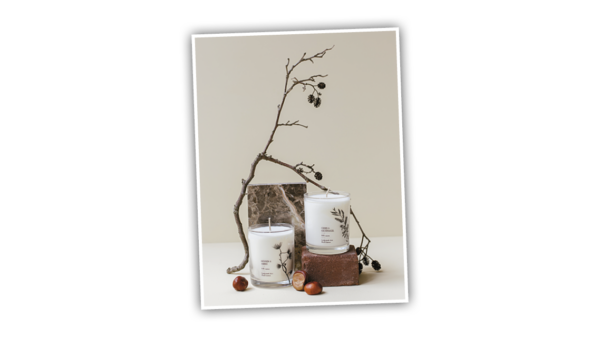 Verlicht de donkere dagen met de handgegoten winterkaarsen van Brandt uit Utrecht. Ontdek de verwarmende geuren van dennen, amber en ceder. Deze duurzame sojakaarsen branden tot wel 55 uur.