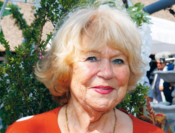 Radiopionier Tineke de Nooij is terug op NPO Radio 5! Bij Daniel Dekker blikt ze terug op de jaren 60 bij Radio Veronica en vertelt ze alles over haar nieuwe biografie die deze maand verschijnt.