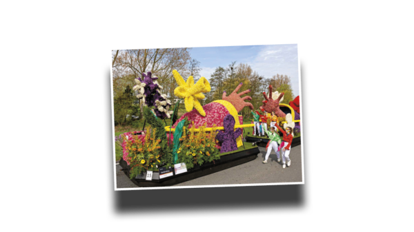 Win 5x2 tribunekaarten voor het Bloemencorso van de Bollenstreek op 18 april! Geniet in Hillegom van de praalwagens inclusief hapjes en drankjes t.w.v. €87.