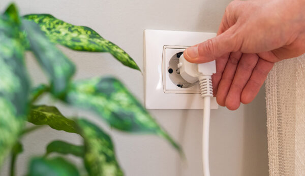 stekker in het stopcontact