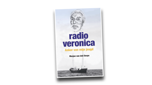 Ontdek 'Radio Veronica, Anker van mijn jeugd' door Marjan van den Dorpe. Een uniek boek over de woelige jaren 60 en 70, inclusief nooit eerder vertelde verhalen van Bull Verweij