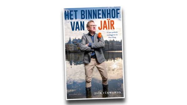 Ontdek de unieke werkwijze van politiek verslaggever Jaïr Ferwerda in zijn boek 'Het Binnenhof van Jaïr'.