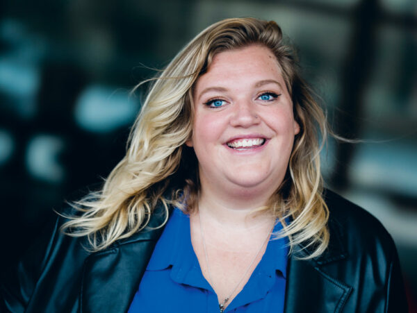 In het nachtelijke NPO Radio 1-programma De wereld van BNNVARA spreekt presentatrice Rosa Wierda met Nederlanders over de grens over de Nederlandse actualiteit en het nieuws in hun nieuwe thuisland.